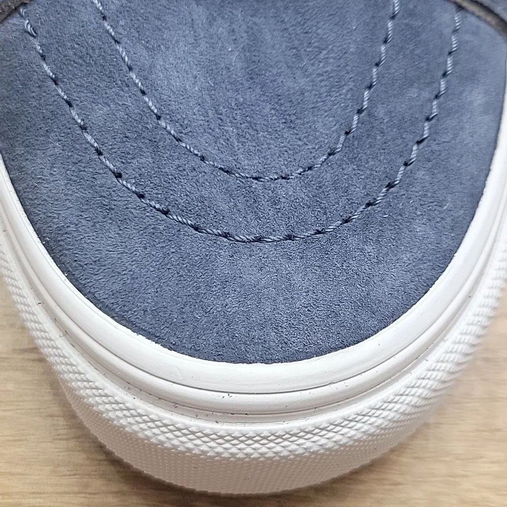 Van's SK8-Hi Brand new in the box authentic uper leather .